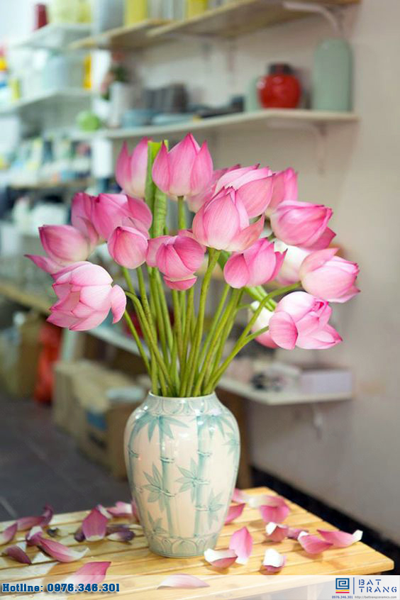  Lựa chọn lọ cắm hoa sen tuyệt đẹp bằng gốm sứ Bát Tràng 7