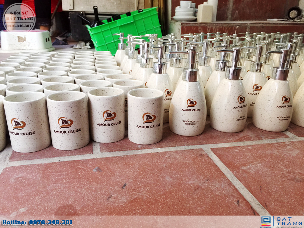 Hoàn thành đơn hàng 200 bộ bình dầu gội sữa tắm gốm sứ in logo cho Amour Cruises Hạ Long  6
