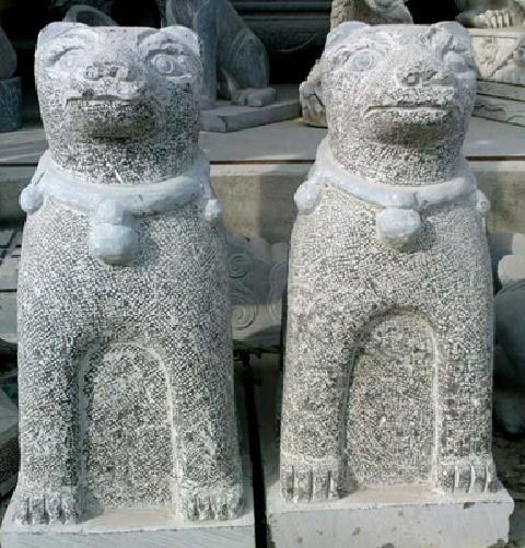Theo quan niệm phong thuỷ, tượng chó bằng đá thường được đặt theo cặp
