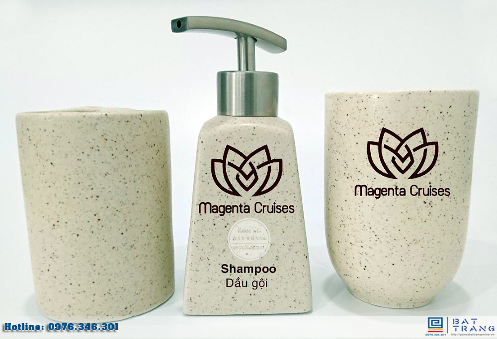 Bàn giao đơn hàng 300 bộ bình dầu gội sữa tắm in logo cho Magenta Cruise Ha Long 2