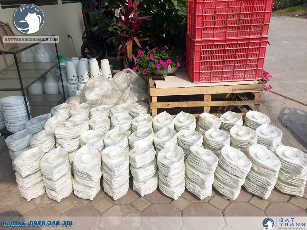 Đơn hàng 300 bộ đĩa hình cánh hoa gốm sứ bát Tràng in Logo Nam Phuong Pharma 3