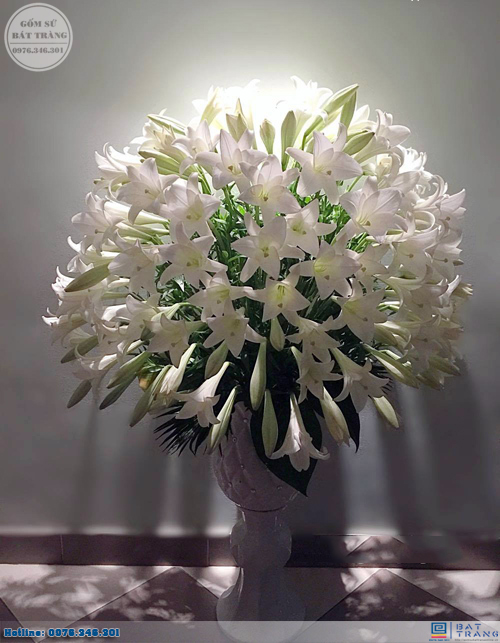 Lựa chọn lọ cắm hoa loa kèn tuyệt đẹp bằng gốm sứ Bát Tràng