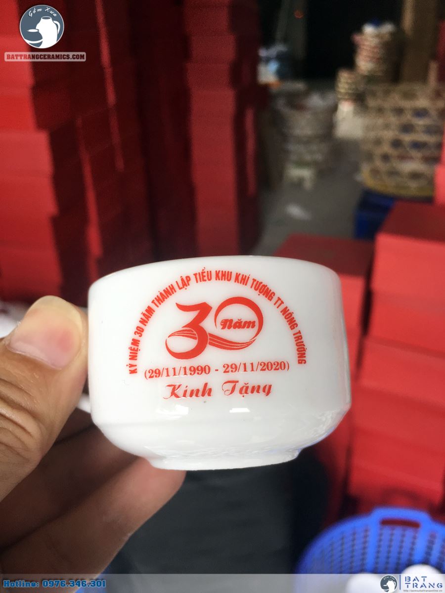 Đơn hàng 200 bộ ấm chén Bát Tràng in logo quà tặng kỉ niệm 30 năm thành lập 3