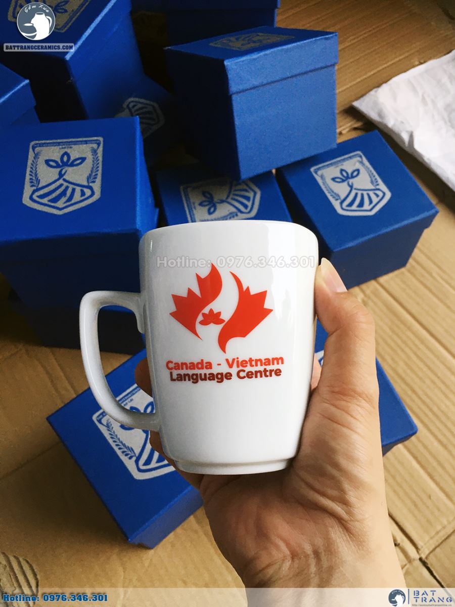 Cốc sứ quà tặng in logo cho trường Quốc tế Canada Việt Nam tại Lào Cai