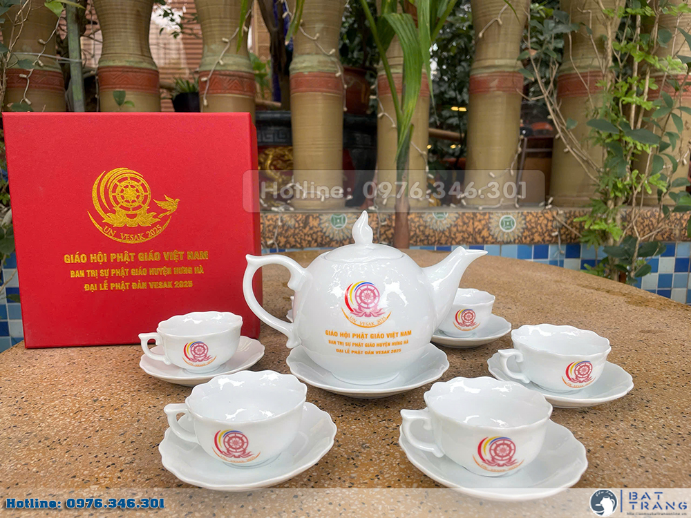 Hoàn thành 1000 bộ ấm chén Bát Tràng in Logo chào mừng VESAK 2025