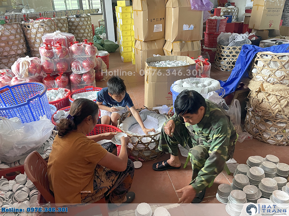 hoàn thành 1000 bộ ấm chén Bát Tràng in Logo chào mừng VESAK 2025 cho Ban trị sự Phật giáo huyện Hưng Hà, tỉnh Thái Bình. 4