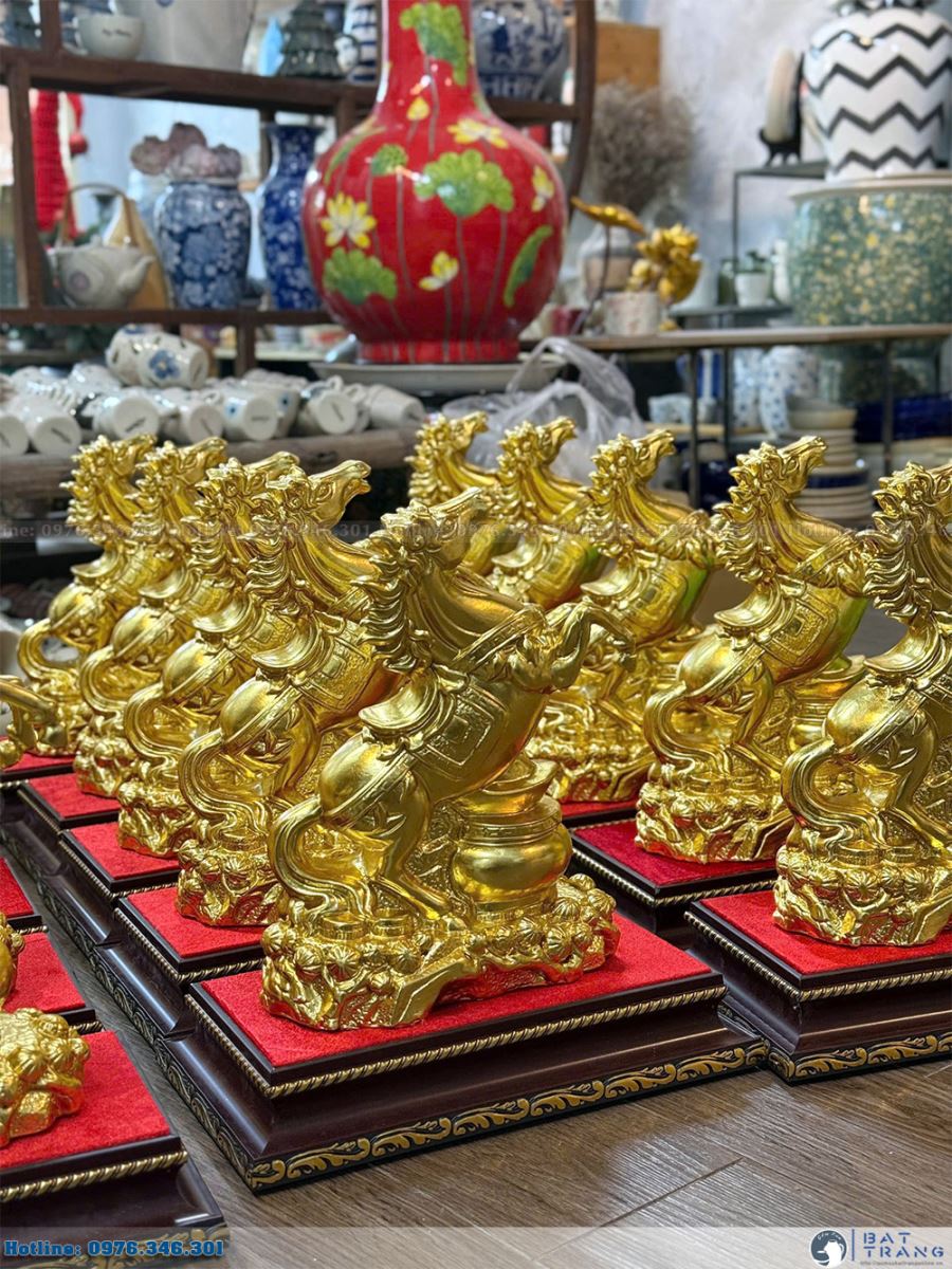 Tượng Ngựa Mạ Vàng Phong Thủy Gốm Sứ Bát Tràng 1