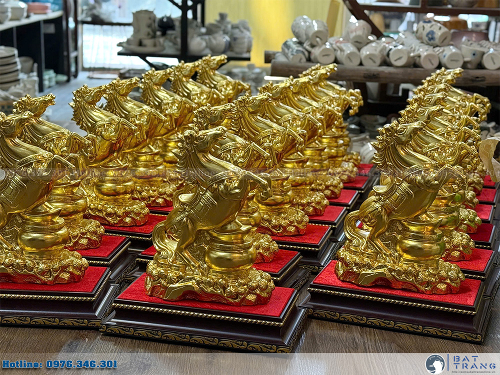 Tượng Ngựa Mạ Vàng Phong Thủy Gốm Sứ Bát Tràng 3