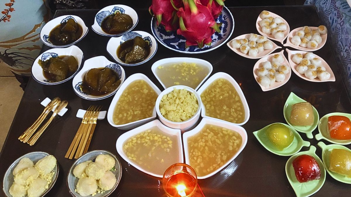 Bát đĩa gốm Bát Tràng bày mâm cỗ Tết Hàn Thực 1