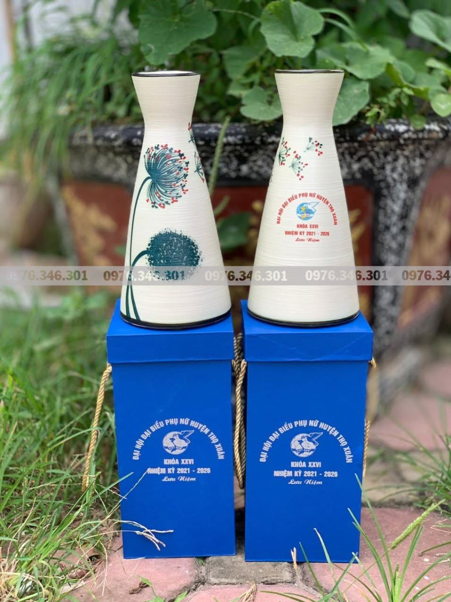 Lọ hoa gốm sứ in logo – Quà tặng doanh nghiệp mang dấu ấn thương hiệu 1