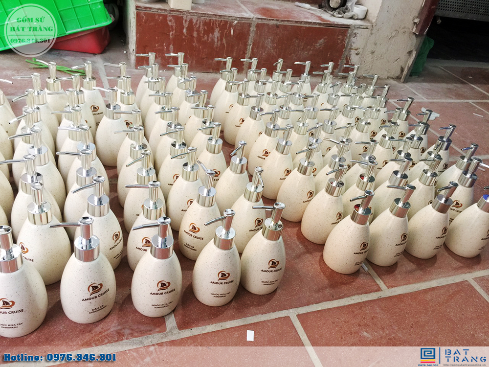 Hoàn thành đơn hàng 200 bộ bình dầu gội sữa tắm gốm sứ in logo cho Amour Cruises Hạ Long  5
