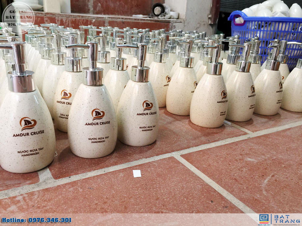 Hoàn thành đơn hàng 200 bộ bình dầu gội sữa tắm gốm sứ in logo cho Amour Cruises Hạ Long  7