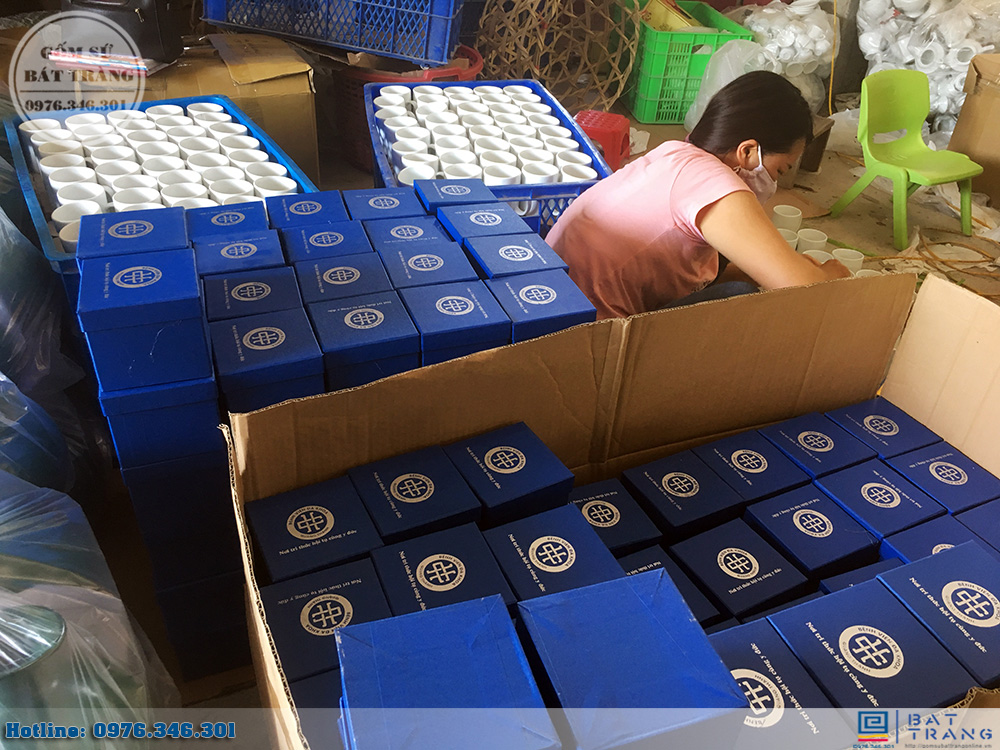 Đơn hàng 1000 cốc gốm sứ in logo cho bệnh viện Quang Thành-Nghệ An