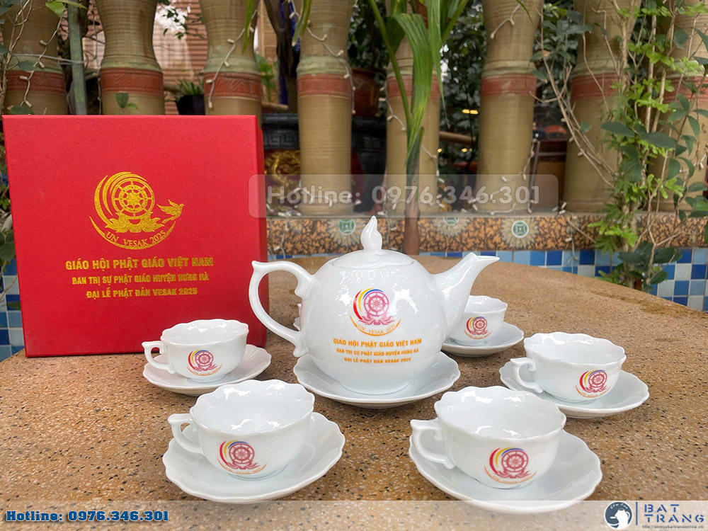 Hoàn thành 1000 bộ ấm chén Bát Tràng in Logo chào mừng VESAK 2025